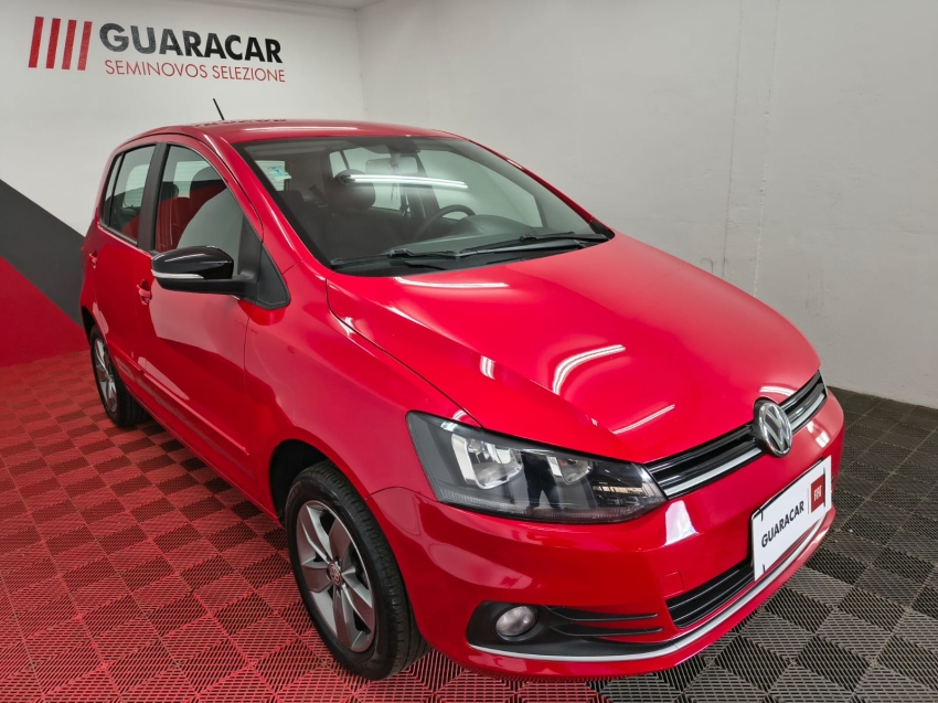 Volkswagen FOX 1.6 MSI TOTAL FLEX CONNECT 4P MANUAL na cor Vermelho